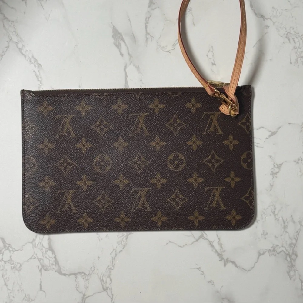 Louis Vuitton Monogram Neverfull Pouch